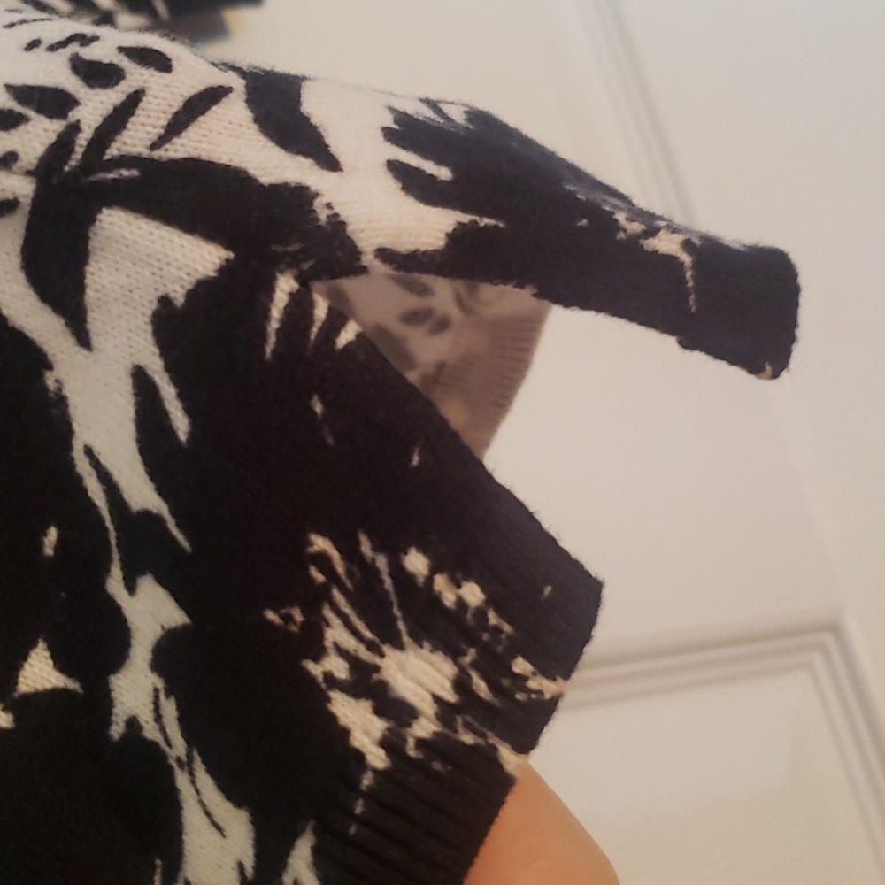 Old Navy Floral Print Lightweight Sweater - Picture 3 of 7